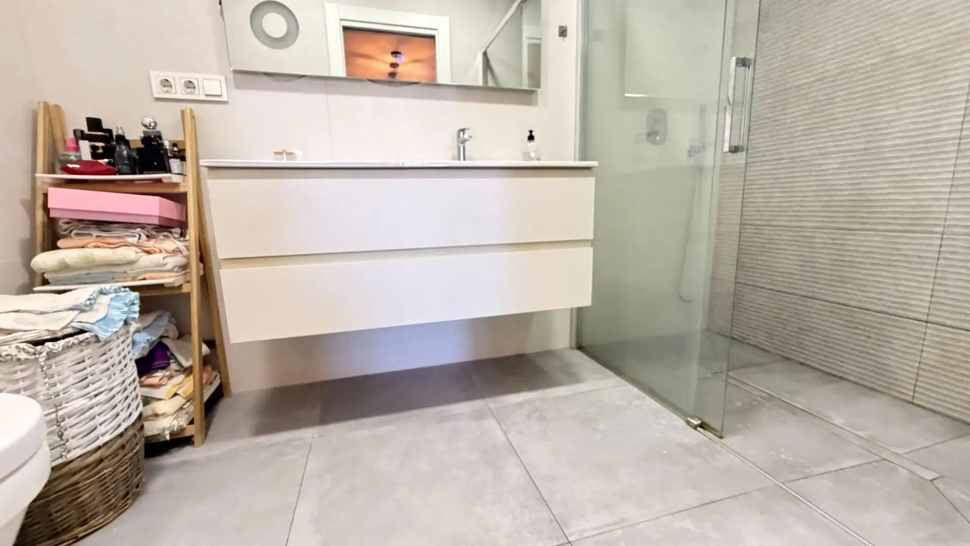 Badezimmer von Dachboden zum Verkauf in Elche / Elx mit Heizung, Terrasse und Abstellraum