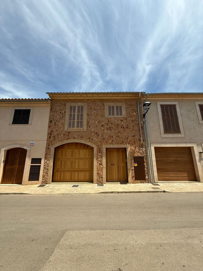 Exterior view of Single-family semi-detached for sale in Sencelles  with Air Conditioner, Heating and Private garden