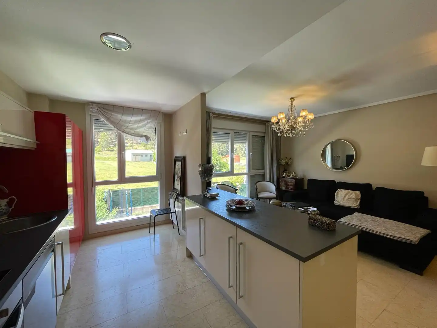 Sala de estar de Casa adosada en venta en San Leonardo de Yagüe con Calefacción, Jardín privado y Parquet