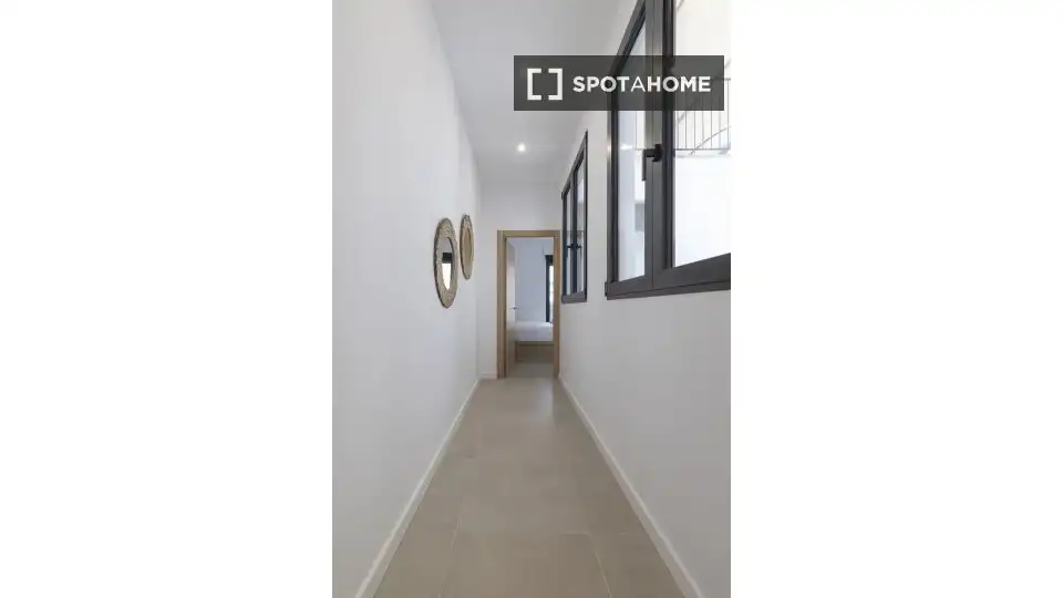 Flat for rent in Valencia  with Air Conditioner, Heating and Furnished