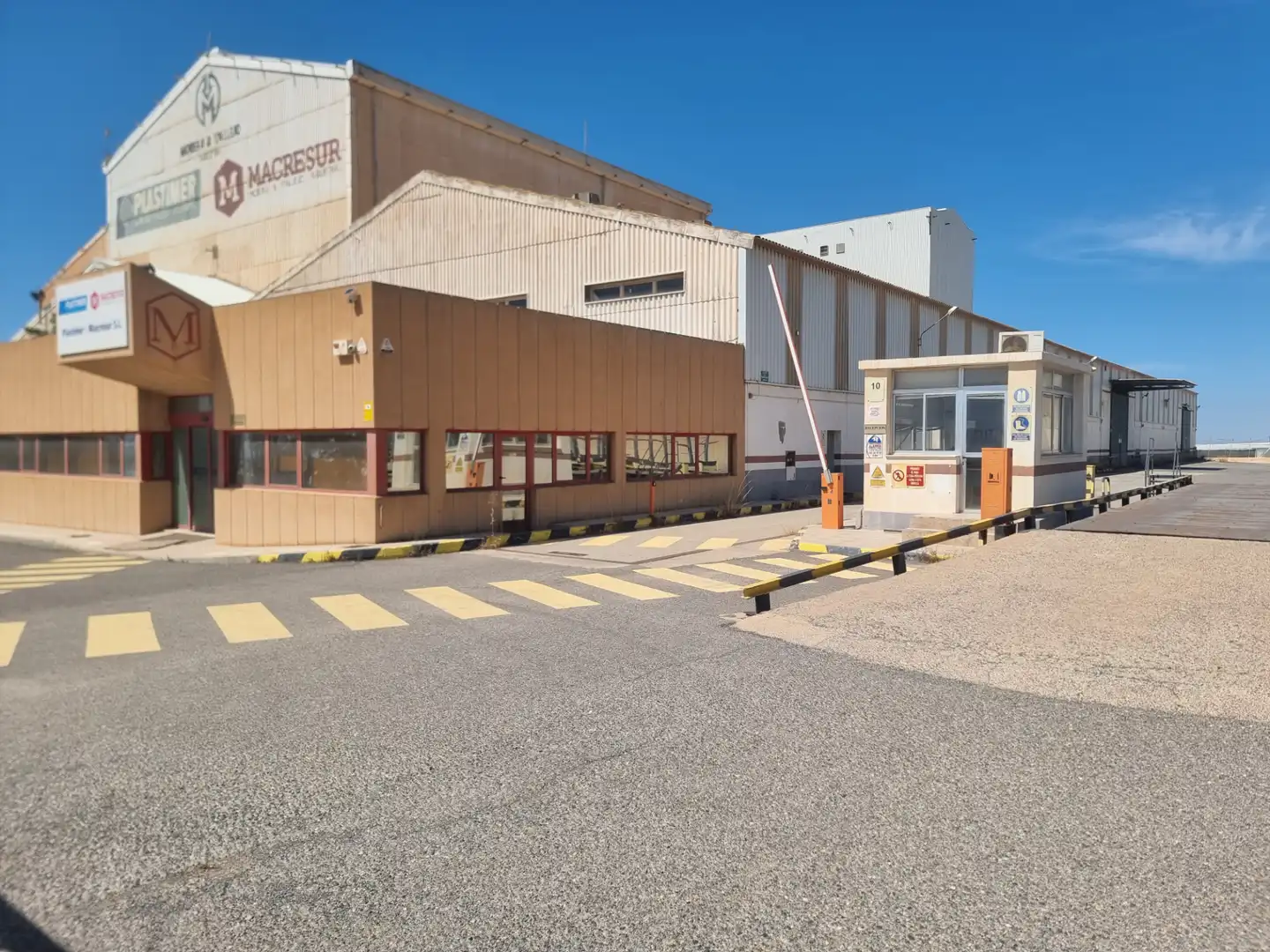 Vista exterior de Nave industrial en venta en La Mojonera con Alarma