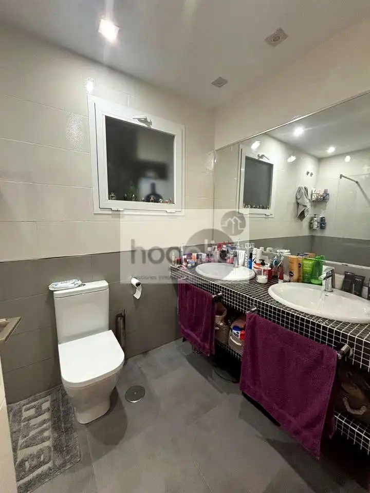 Badezimmer von Wohnung zum Verkauf in Sevilla mit Klimaanlage, Terrasse und Gemeinschaftspool