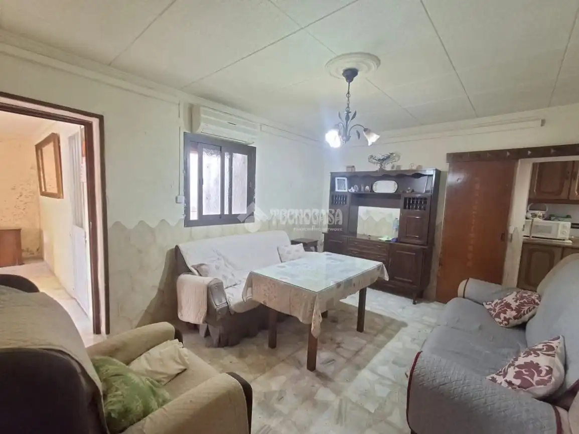 Casa aparellada en venda a La Carolina, imagen 2