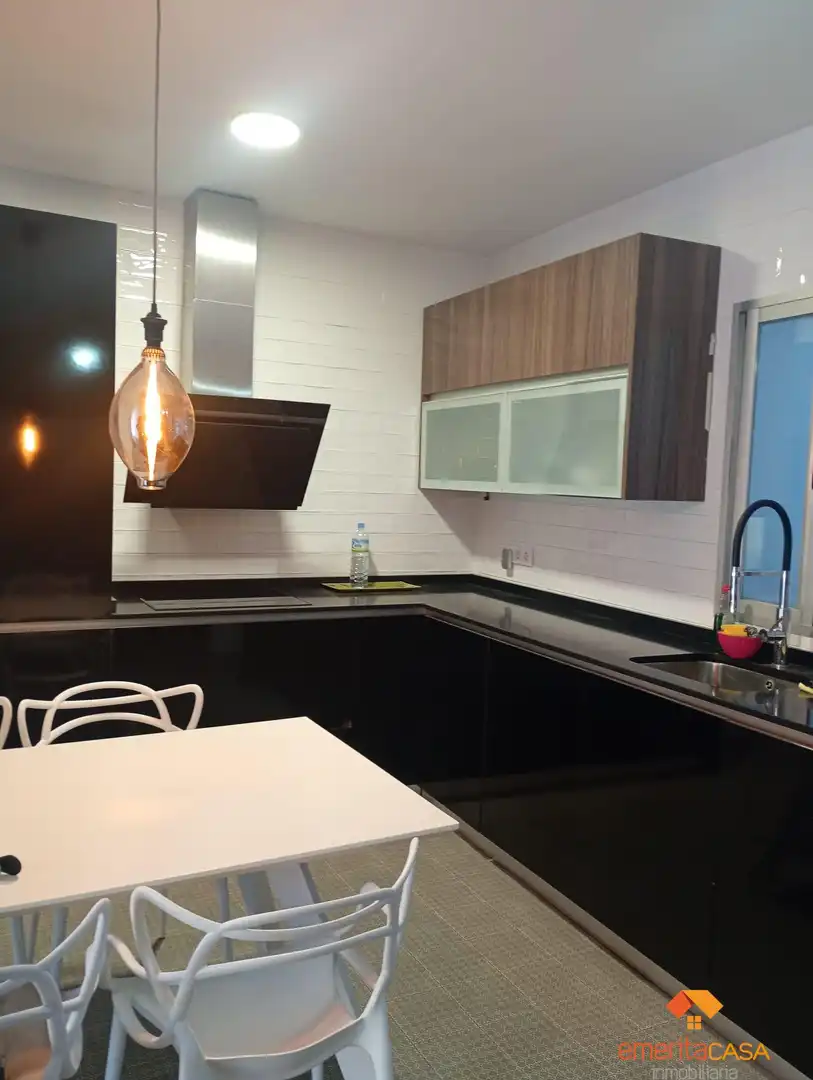 Cuina de Apartament en venda en Cáceres amb Aire condicionat, Terrassa i Traster