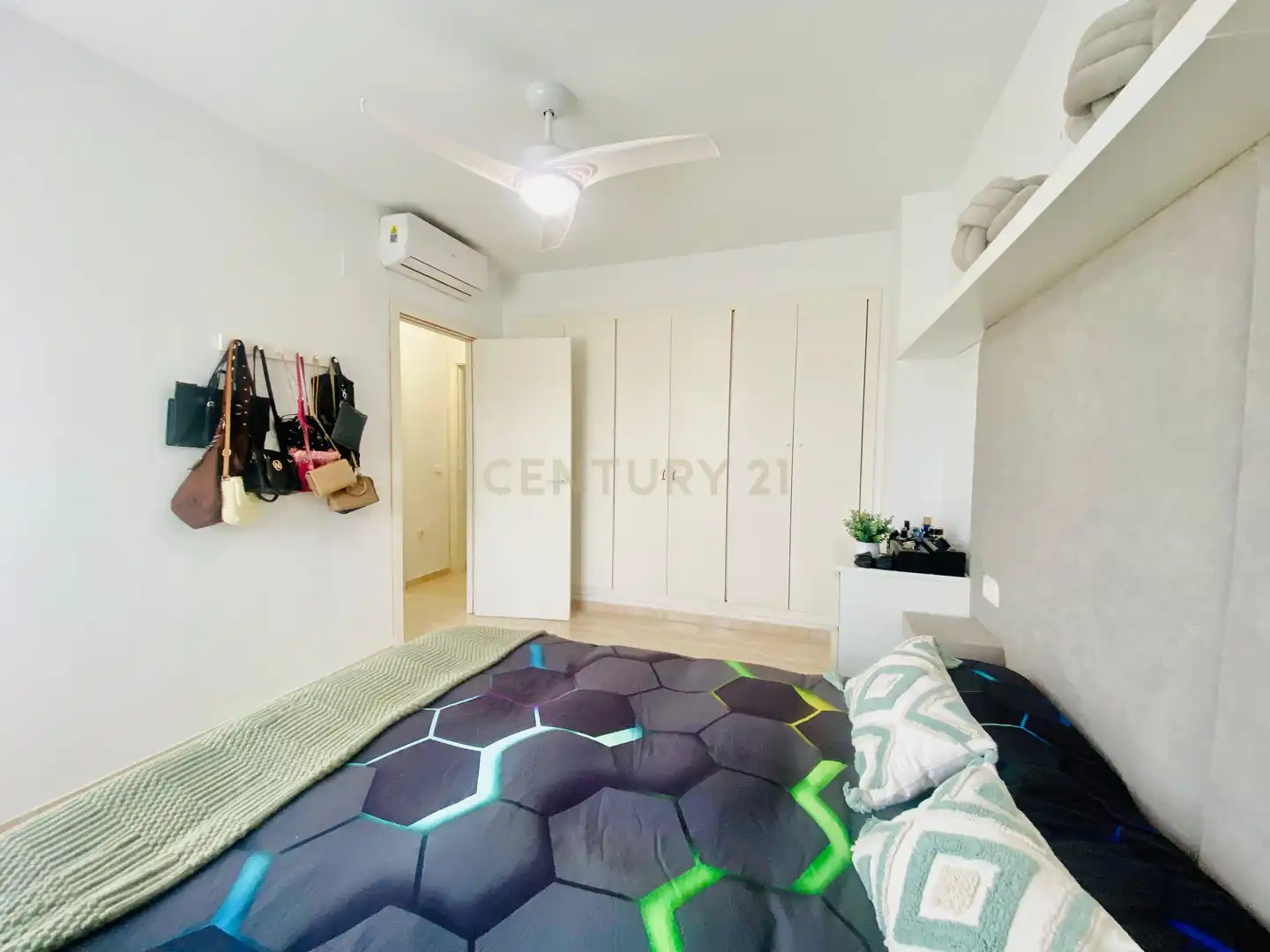 Habitación de Apartamento en venta en El Ejido con Jardín privado