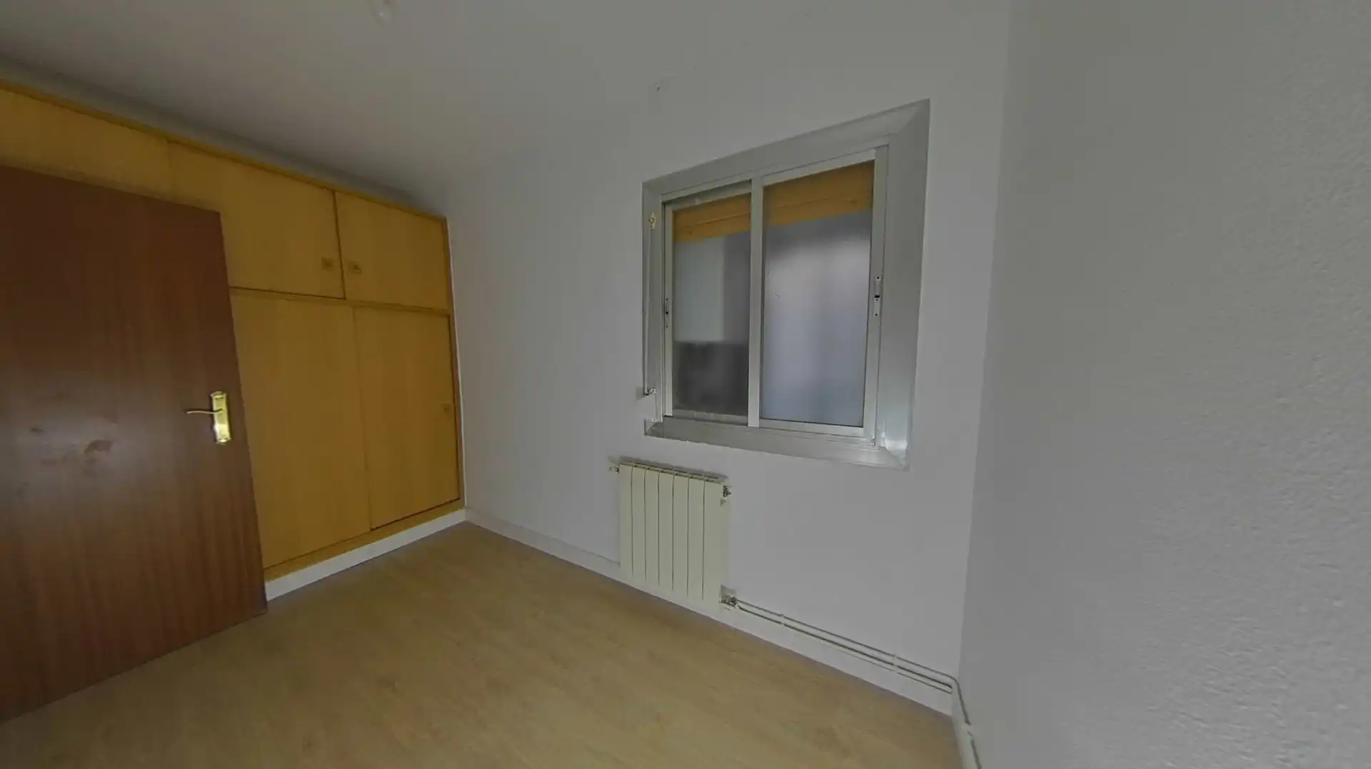 Habitación de Piso en venta en L'Hospitalet de Llobregat con Parquet y Balcón