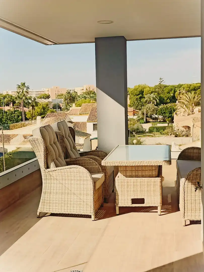 Terrasse von Wohnungen zur Miete in Torrevieja mit Klimaanlage, Privatgarten und Terrasse