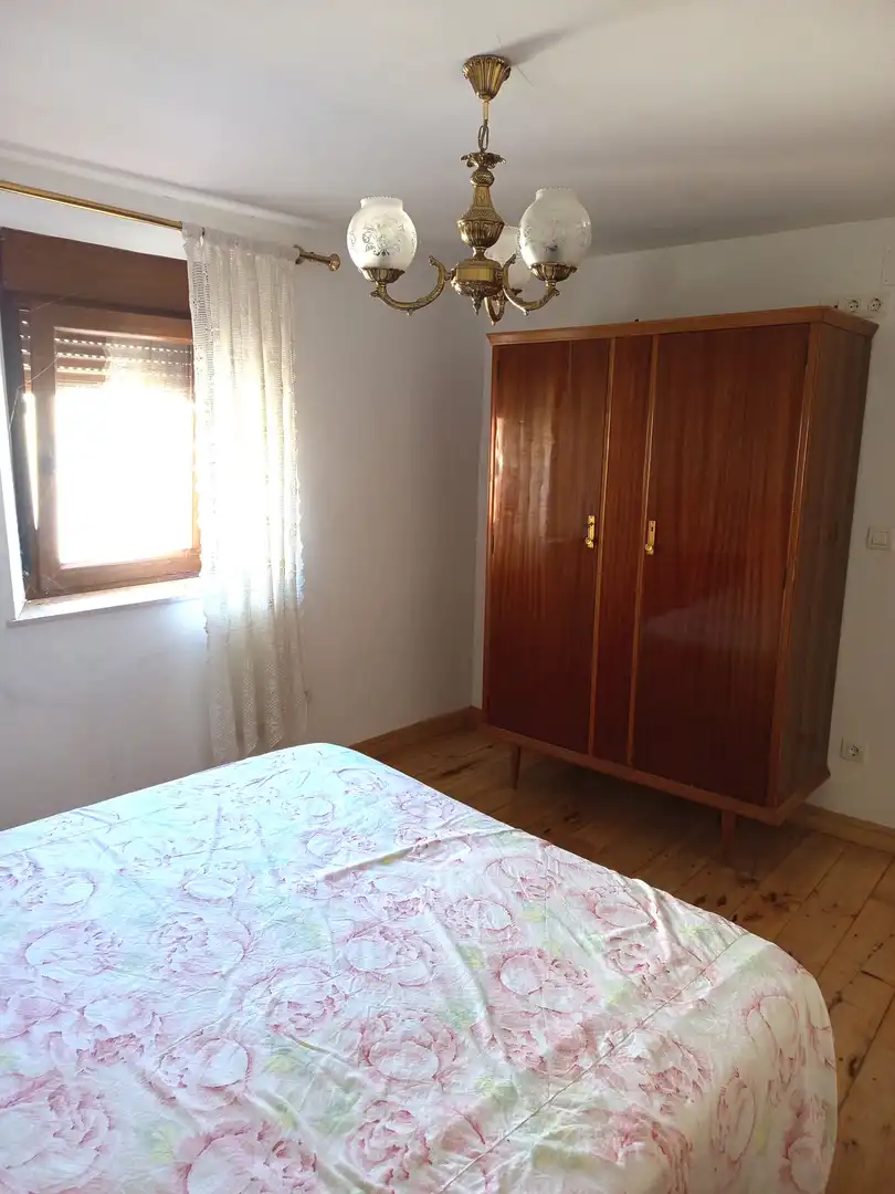 Dormitori de Casa o xalet en venda en Dehesa de Romanos  amb Calefacció, Parquet i Traster