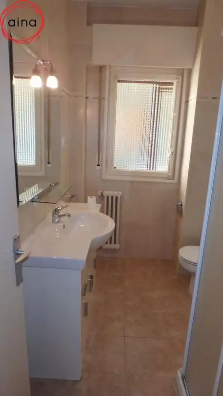 Baño de Piso de alquiler en  Pamplona / Iruña con Calefacción, Terraza y Alarma