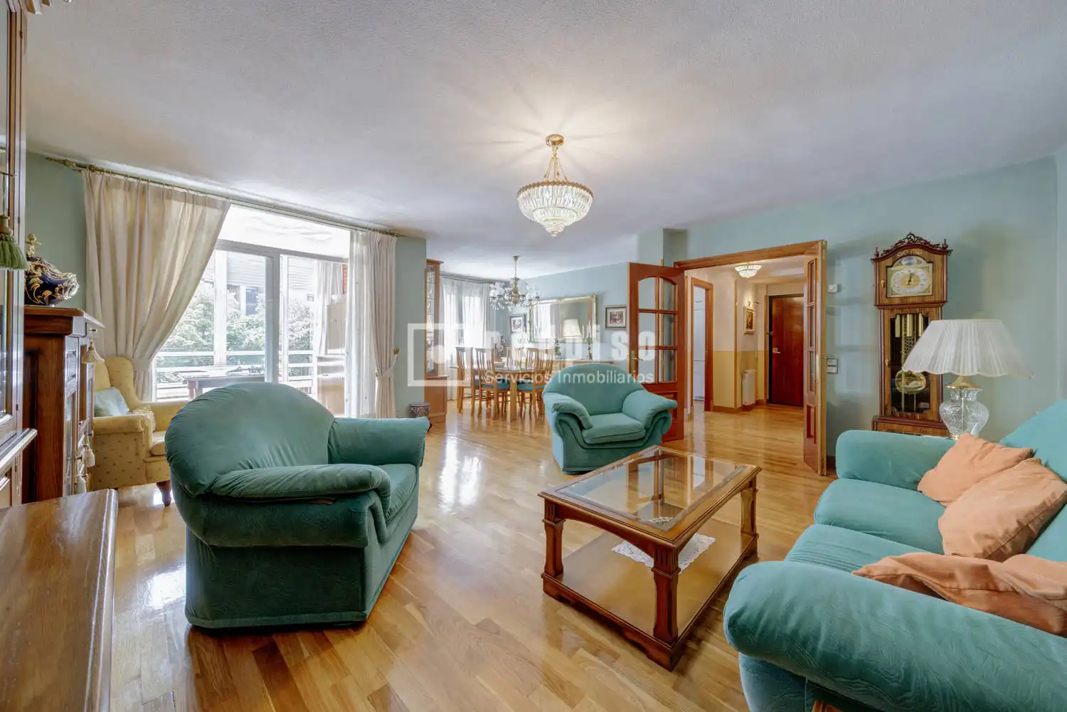 Living room of Flat for sale in Pozuelo de Alarcón  with Heating, Private garden and Parquet flooring