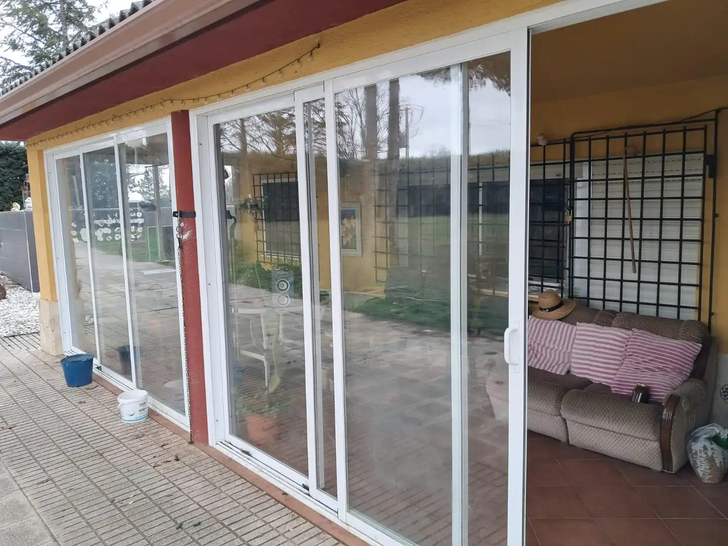 Außenansicht von Wohnung zum Verkauf in La Vellés  mit Privatgarten und Schwimmbad