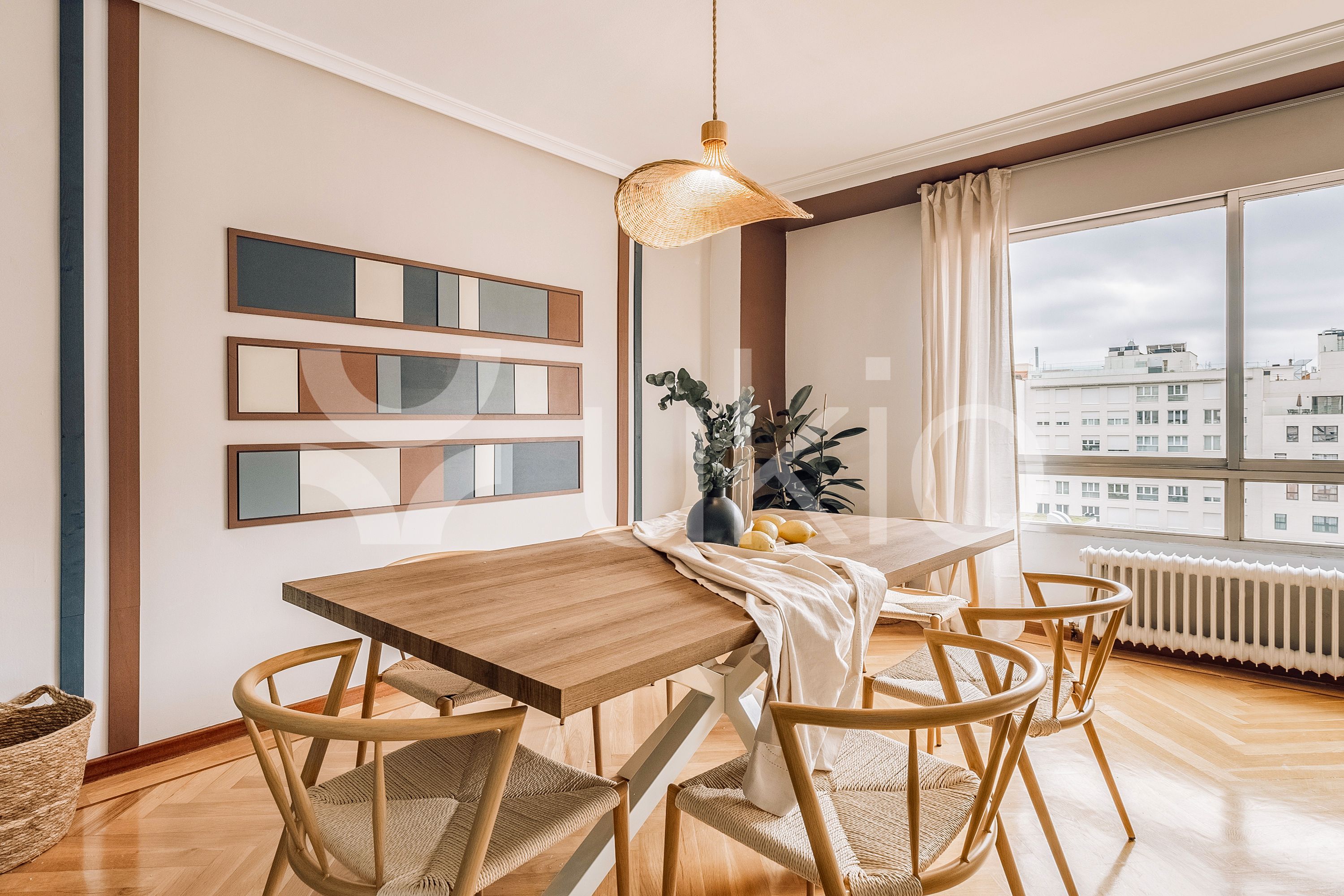 Comedor de Apartamento de alquiler en  Madrid Capital con Aire acondicionado, Calefacción y Amueblado