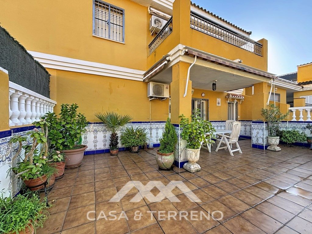 Terrassa de Casa adosada en venda en Vélez-Málaga amb Aire condicionat, Piscina i Microones