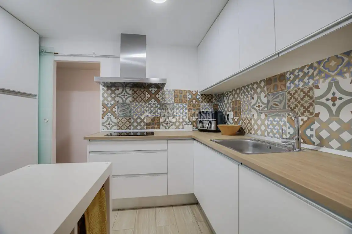 Cuina de Pis en venda en Sant Feliu de Llobregat amb Aire condicionat i Balcó