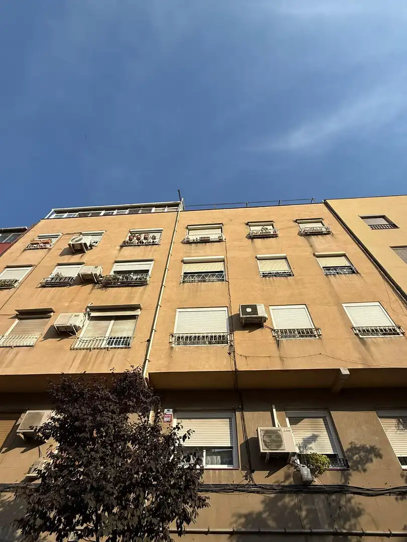 Vista exterior de Ático en venta en L'Hospitalet de Llobregat con Aire acondicionado, Calefacción y Terraza