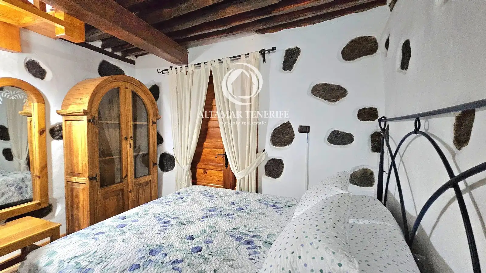 Habitación de Casa adosada en venta en Santiago del Teide con Terraza, Trastero y Amueblado