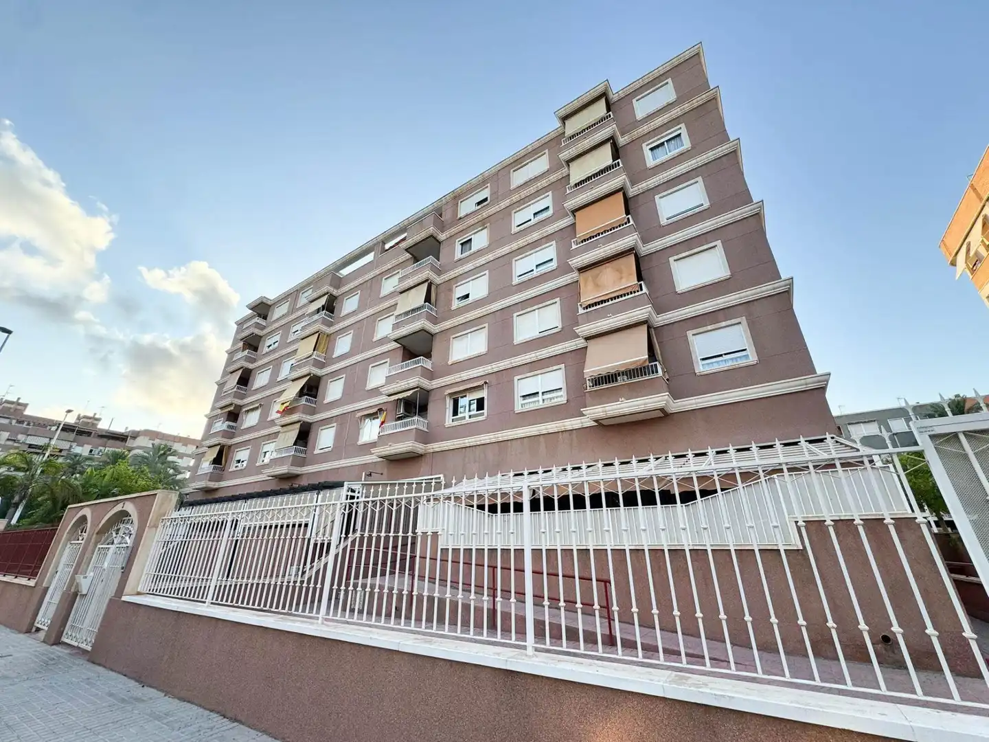 Vista exterior de Pis de lloguer en Elche / Elx amb Moblat i Balcó