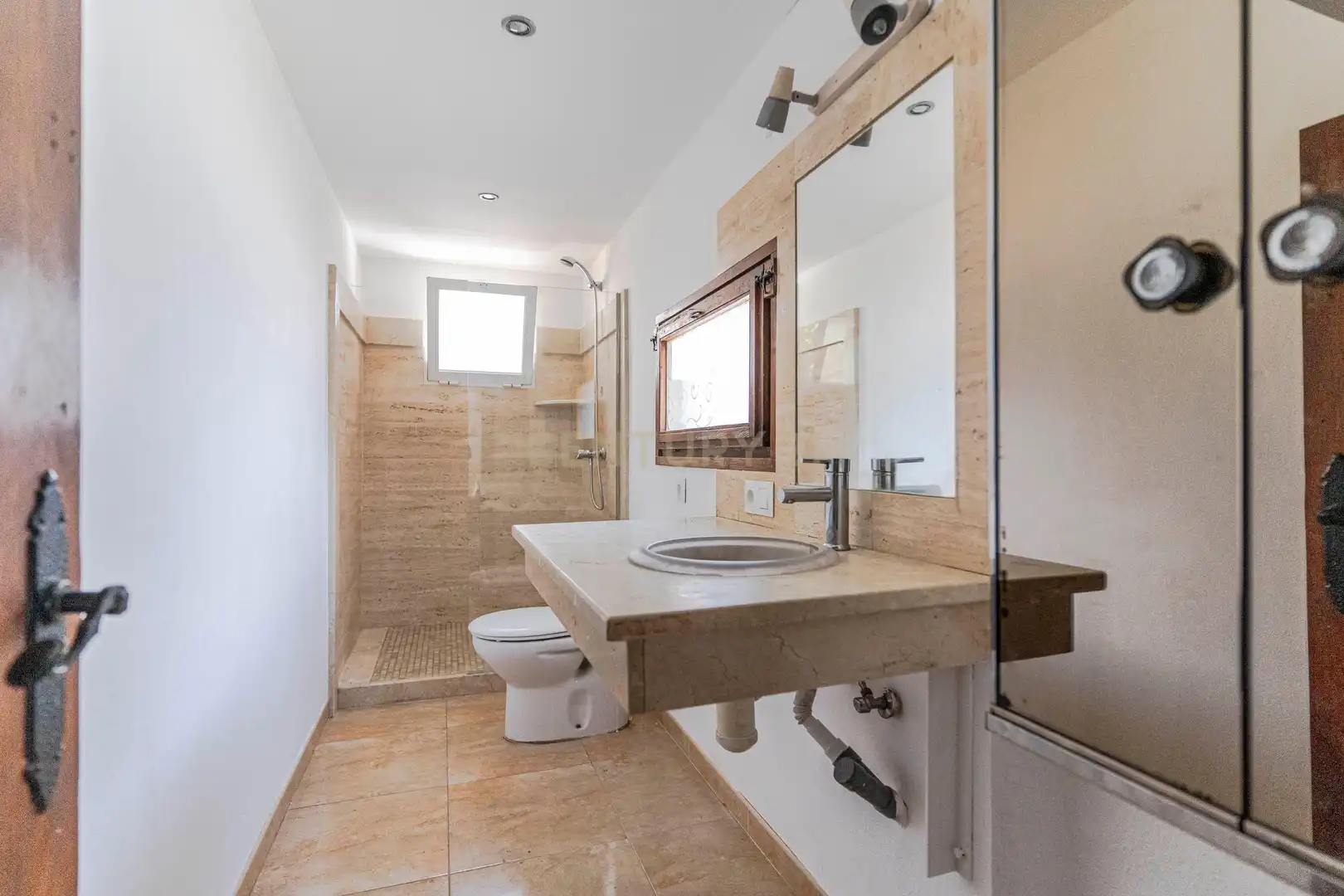 Bany de Casa o xalet en venda en Granada amb Aire condicionat, Jardí privat i Traster