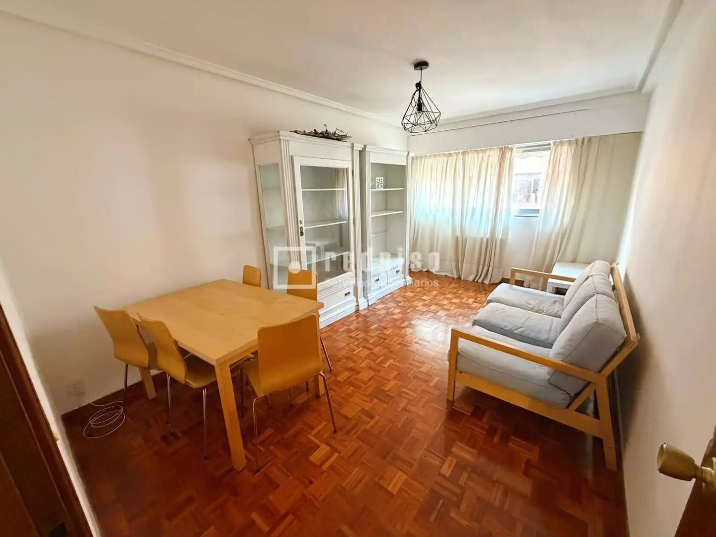Habitación de Piso en venta en Madrid con Calefacción y Jardín privado