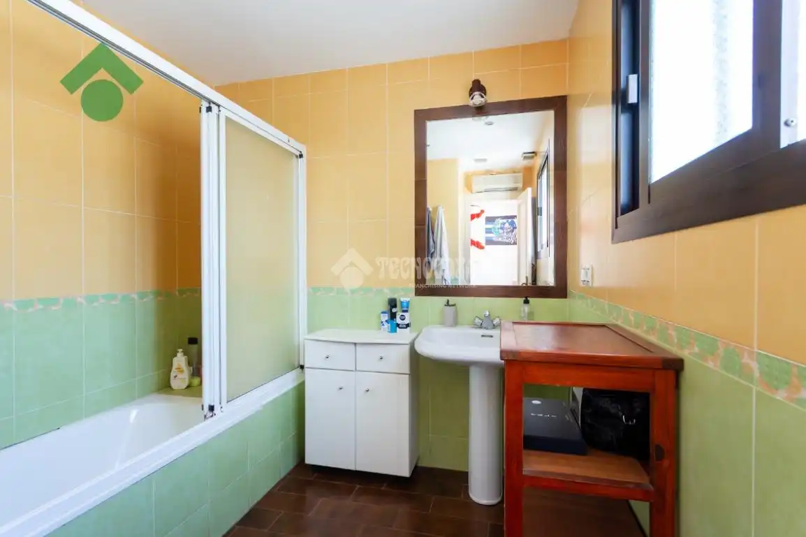 Baño de Casa adosada en venta en Nerja con Aire acondicionado y Balcón