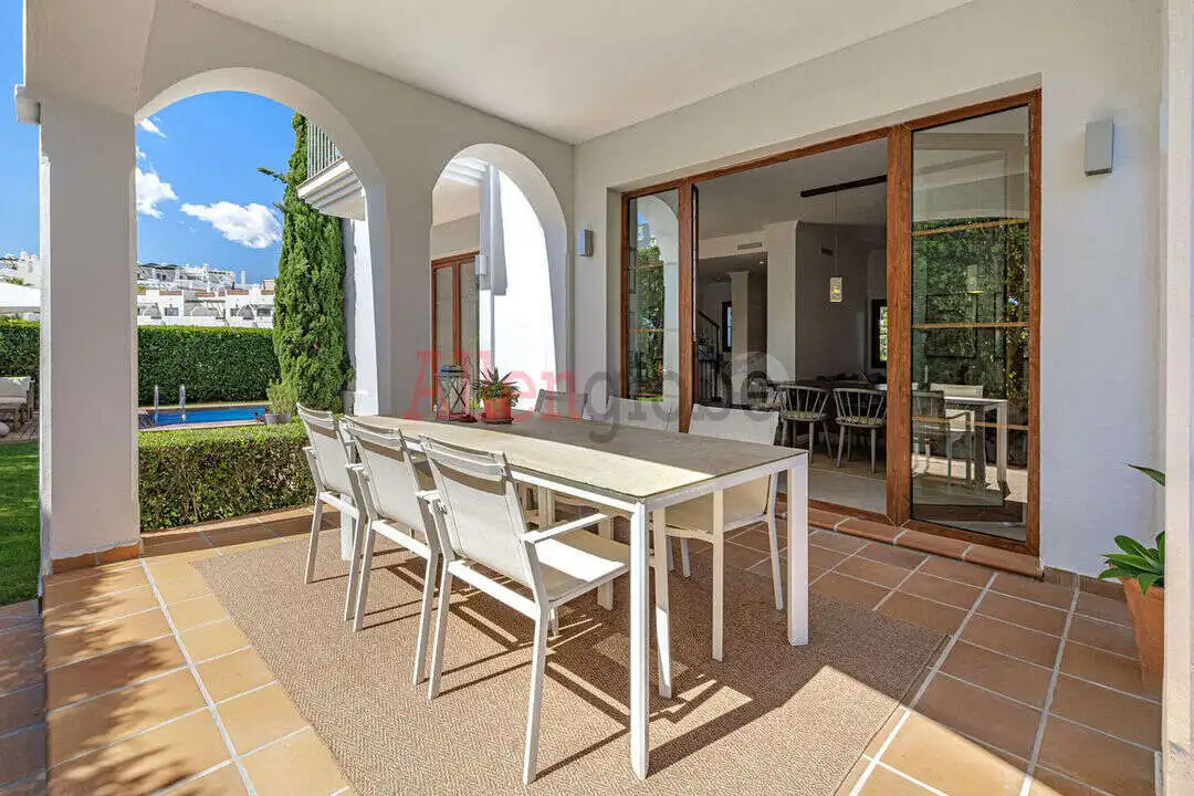 Terrassa de Casa o xalet en venda en Estepona amb Aire condicionat, Calefacció i Jardí privat