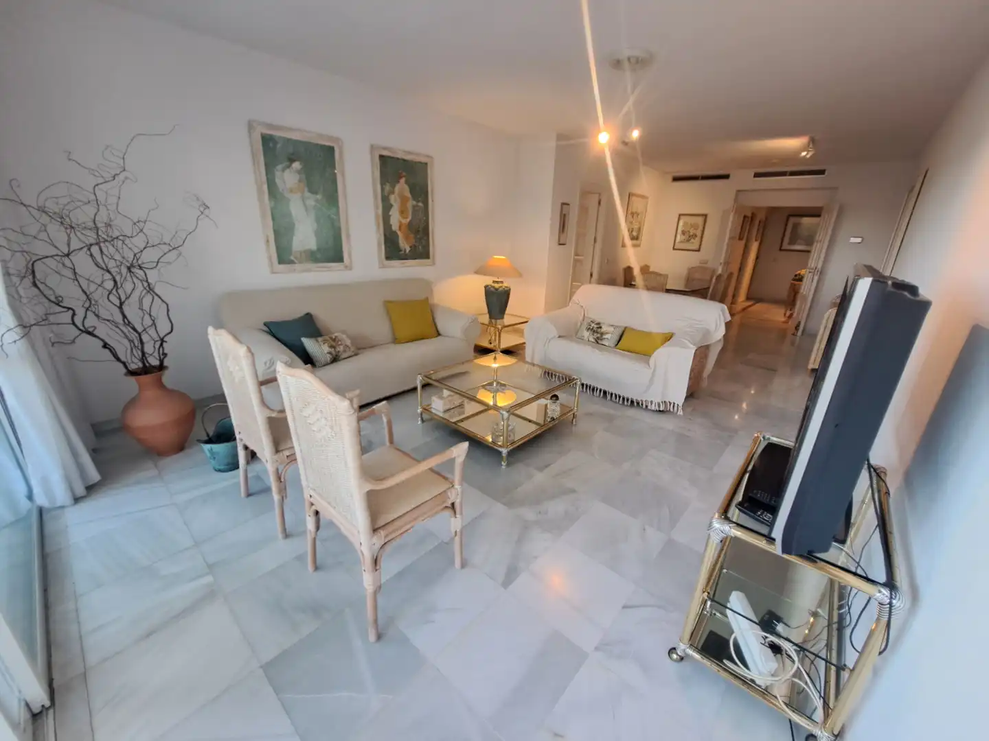 Wohnzimmer von Wohnung zur Miete in Marbella mit Klimaanlage, Heizung und Terrasse