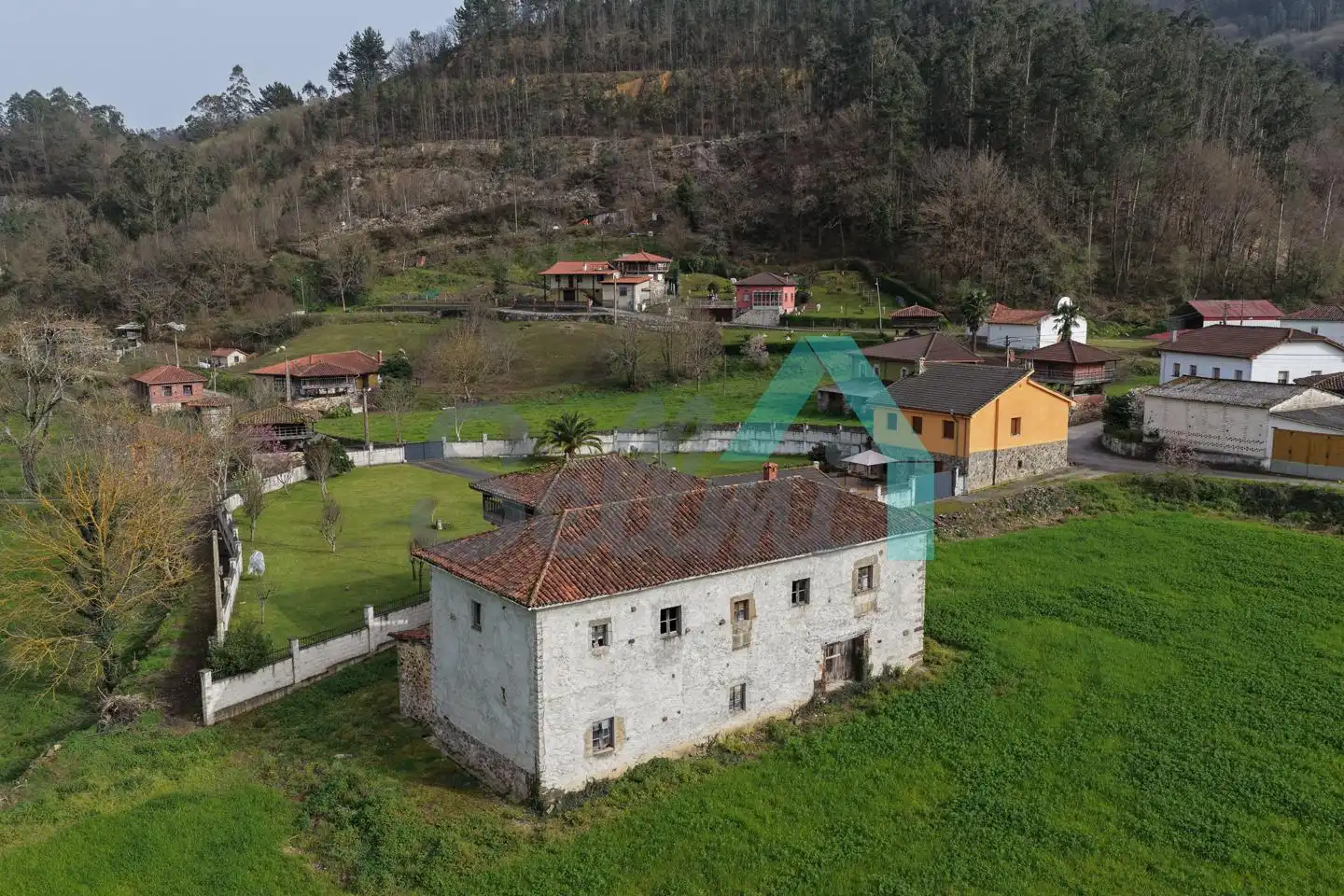 Casa o xalet en venda a Llamas, Salas
