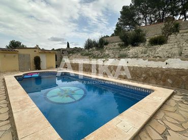 Xalet amb piscina en venda a El Llombo