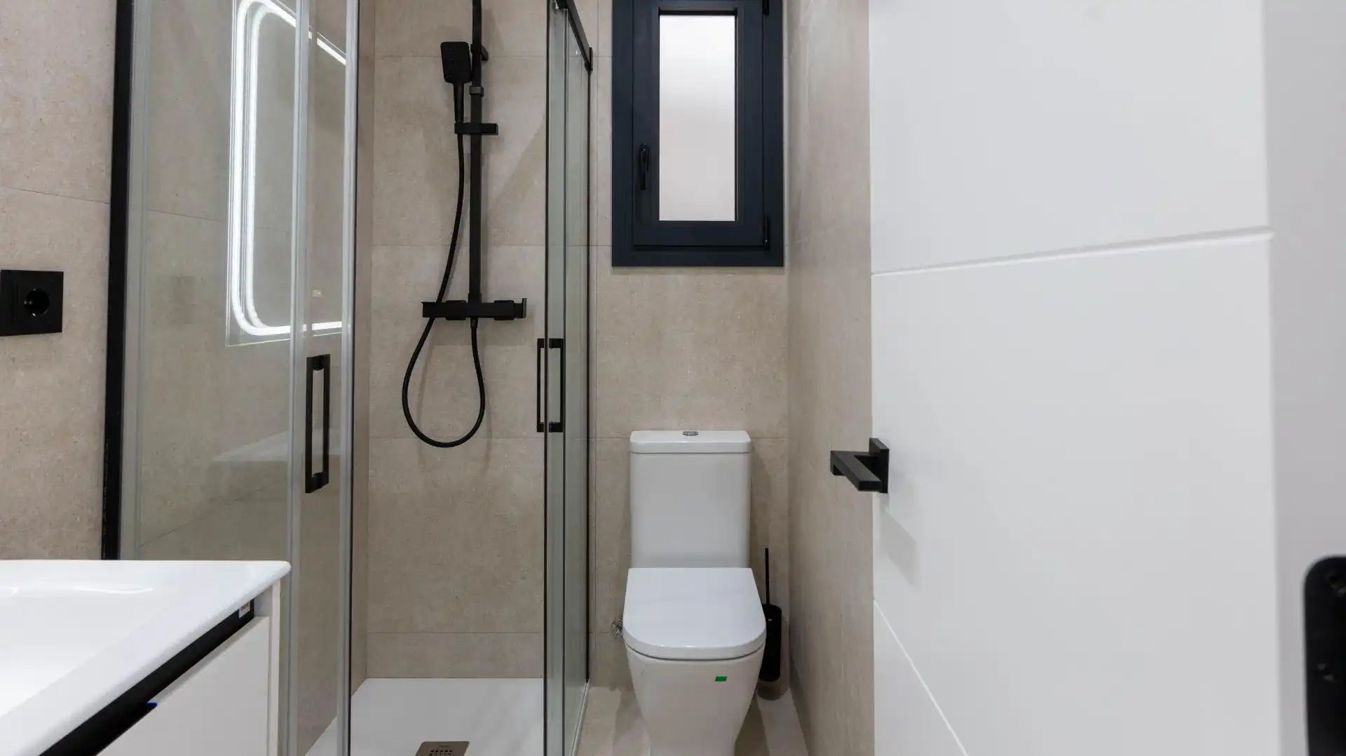 Baño de Piso en venta en L'Hospitalet de Llobregat con Calefacción, Parquet y Terraza
