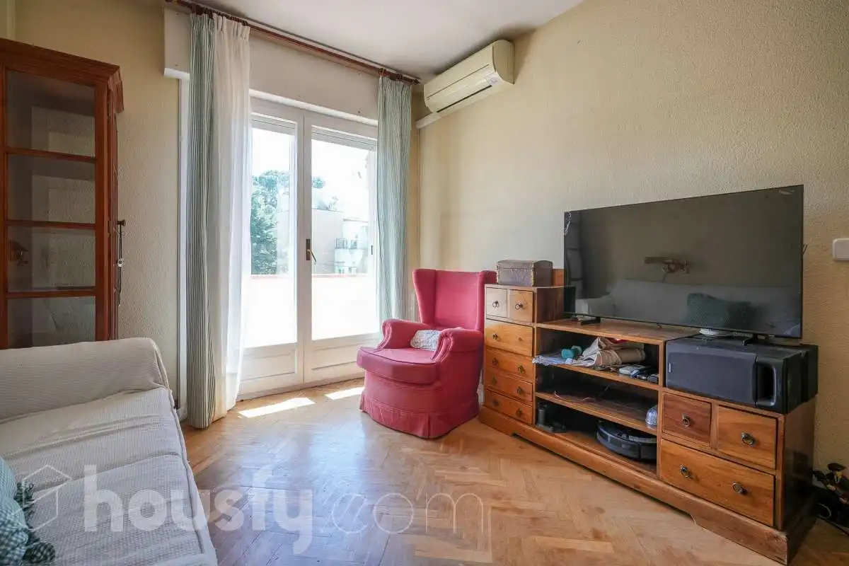 Living room of Houses for sale in Madrid  with Air Conditioner, Heating and Private garden