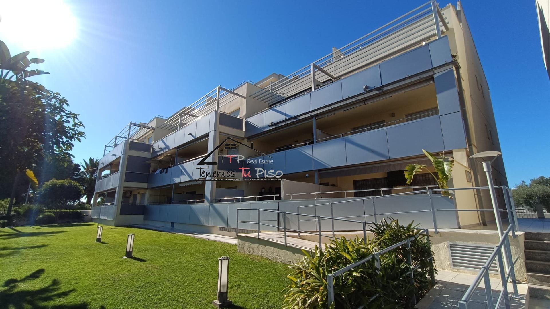 Vista exterior de Apartament en venda en Vinaròs amb Aire condicionat, Jardí privat i Terrassa
