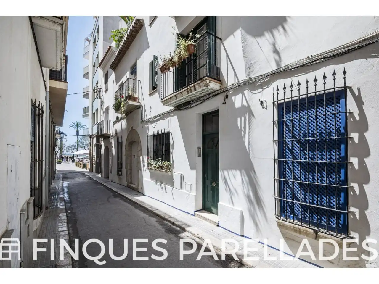 Außenansicht von Dachboden zum Verkauf in Sitges mit Klimaanlage, Heizung und Terrasse