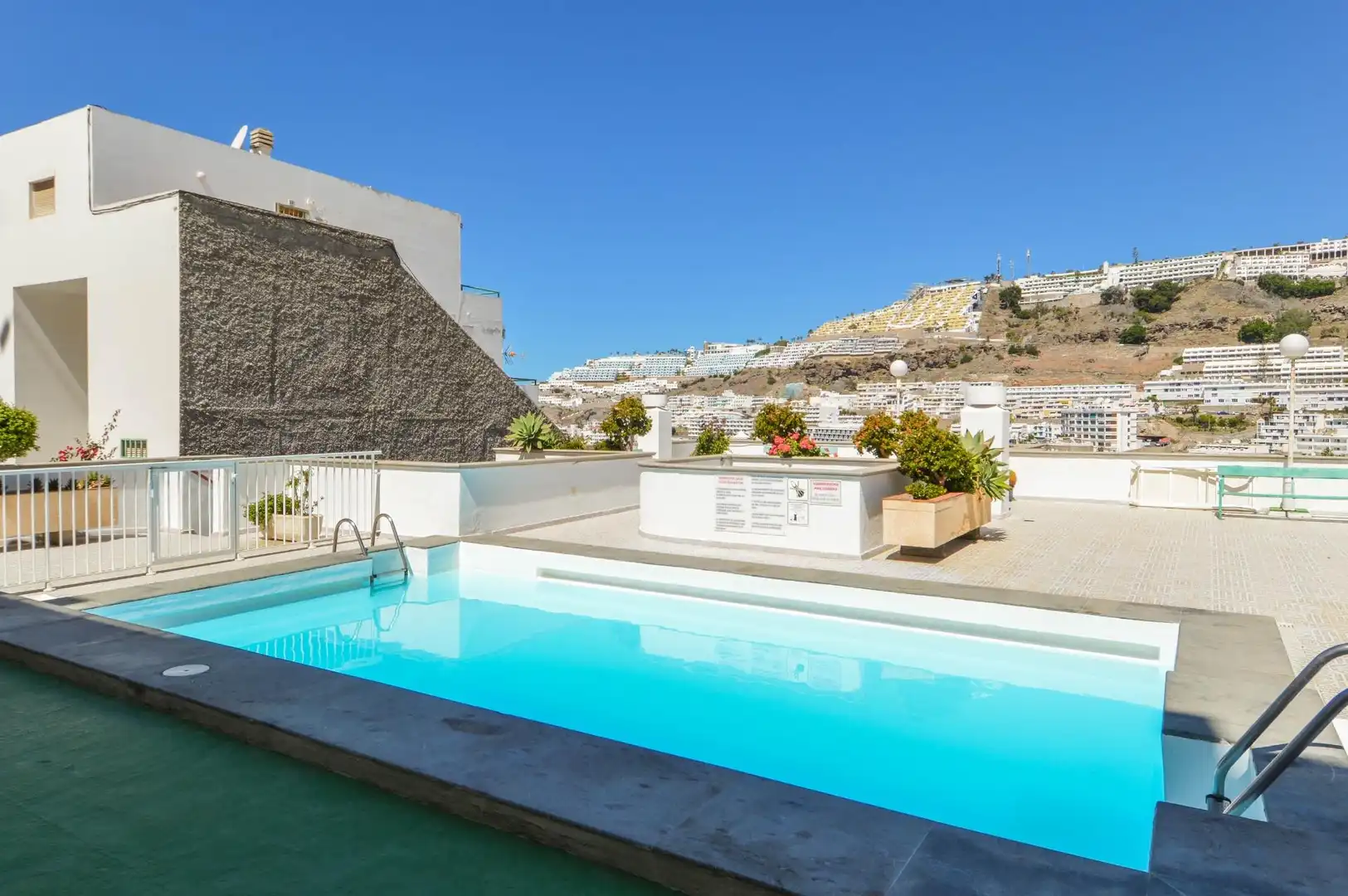 Schwimmbecken von Wohnungen zum Verkauf in Mogán mit Privatgarten, Terrasse und Gemeinschaftspool