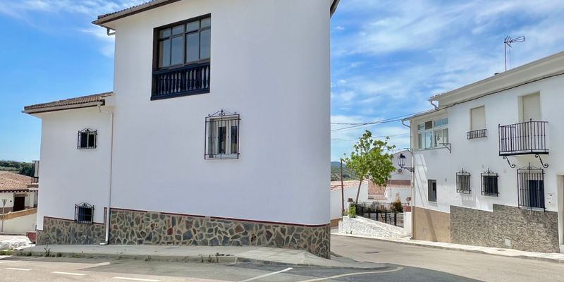 Vista exterior de Casa adosada en venda en Loja amb Terrassa i Balcó