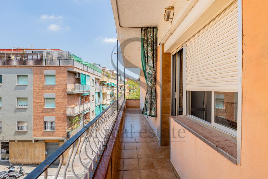 Vista exterior de Pis en venda en  Barcelona Capital amb Aire condicionat, Moblat i Balcó