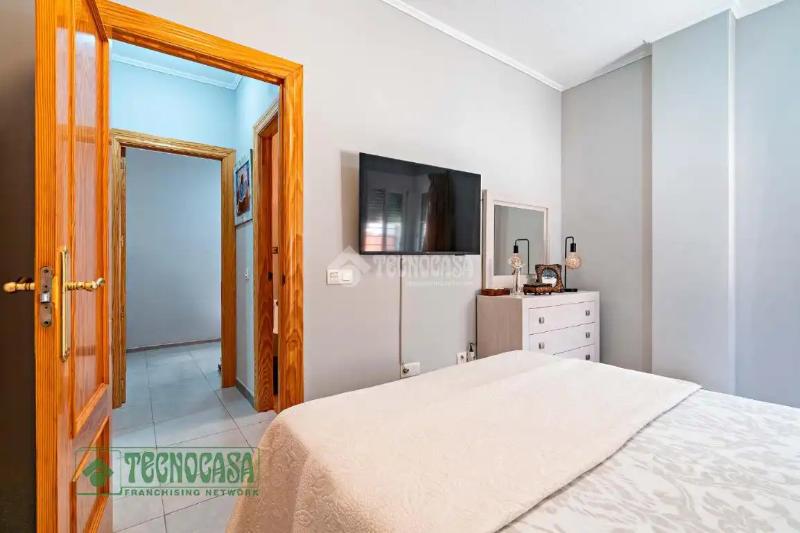 Habitación de Piso en venta en Roquetas de Mar con Jardín privado, Terraza y Balcón
