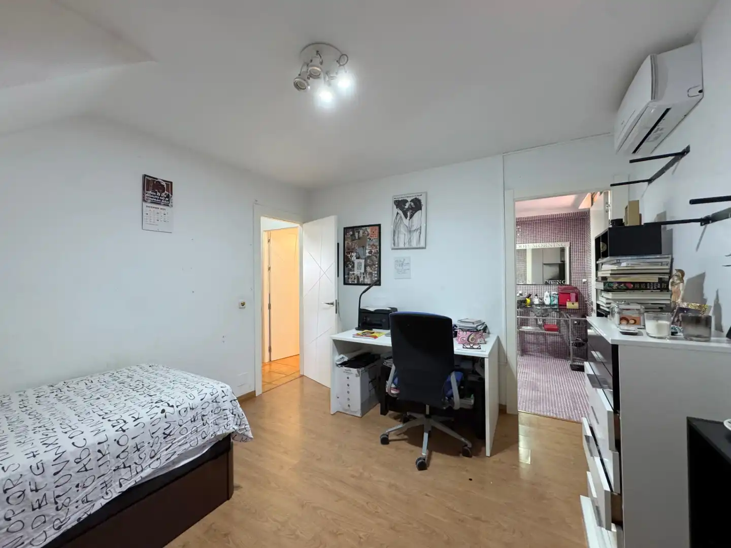 Dormitori de Casa adosada en venda en Alhaurín de la Torre amb Aire condicionat, Jardí privat i Parquet