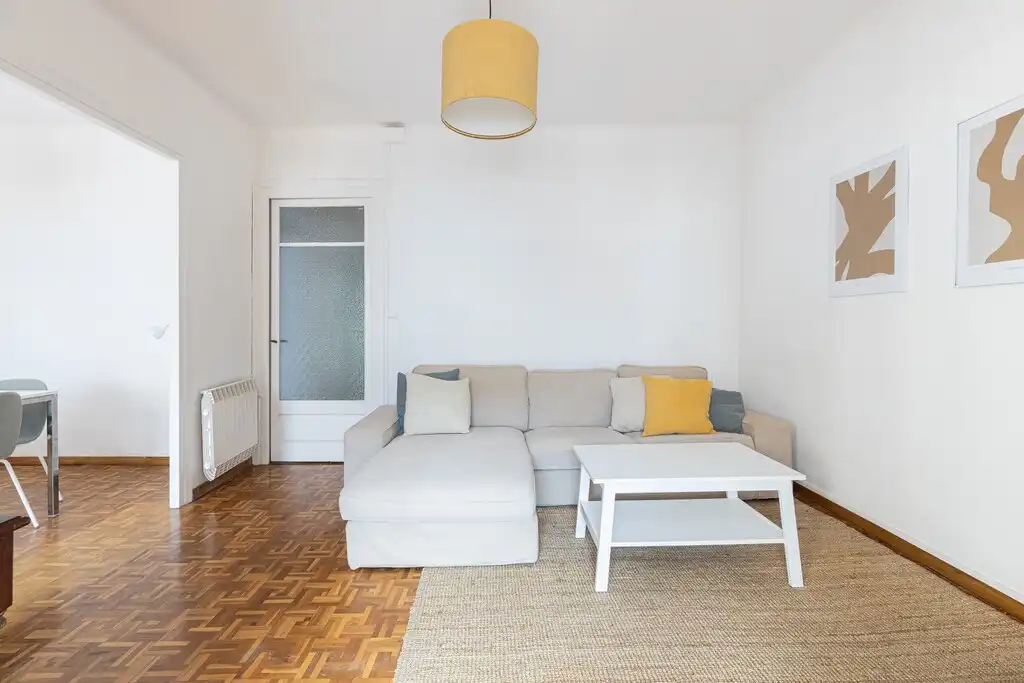 Sala de estar de Apartamento en venta en Barcelona con Calefacción, Parquet y Balcón