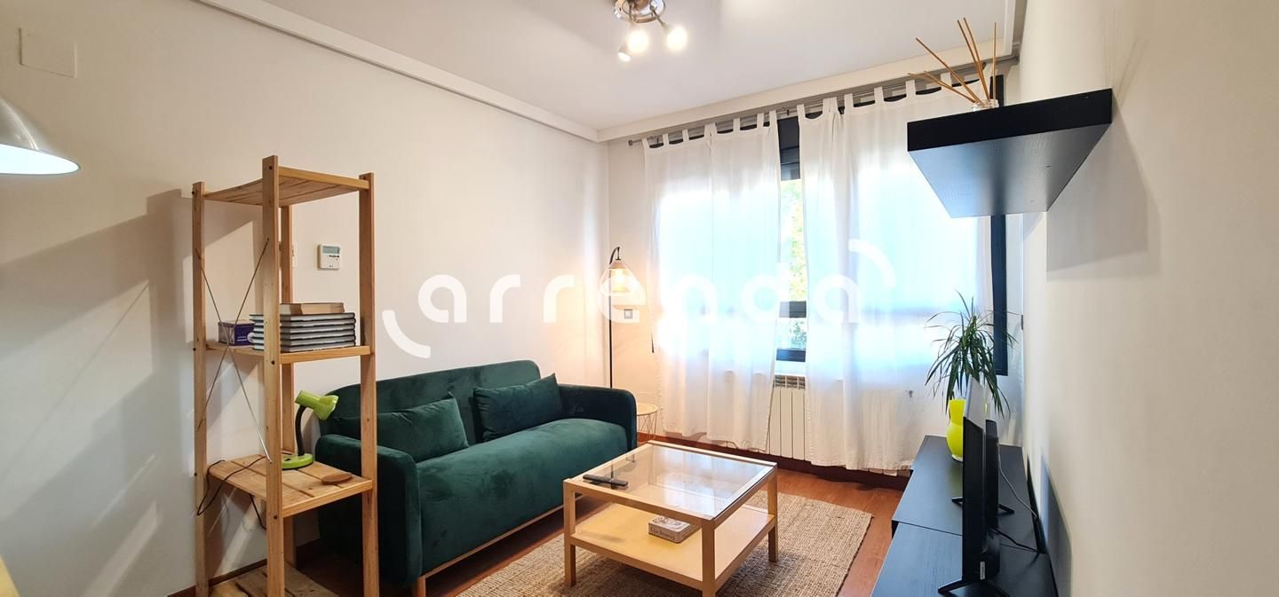 Living room of Flat to rent in  Madrid Capital  with Air Conditioner, Heating and Storage room