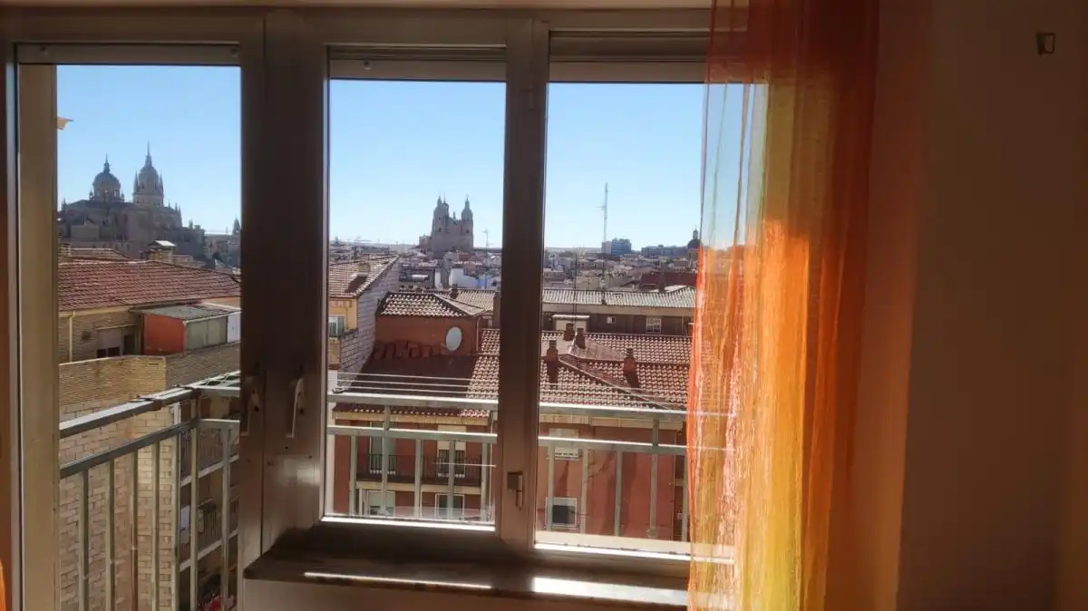 Dormitori de Casa o xalet per a compartir en Salamanca amb Calefacció, Moblat i Forn