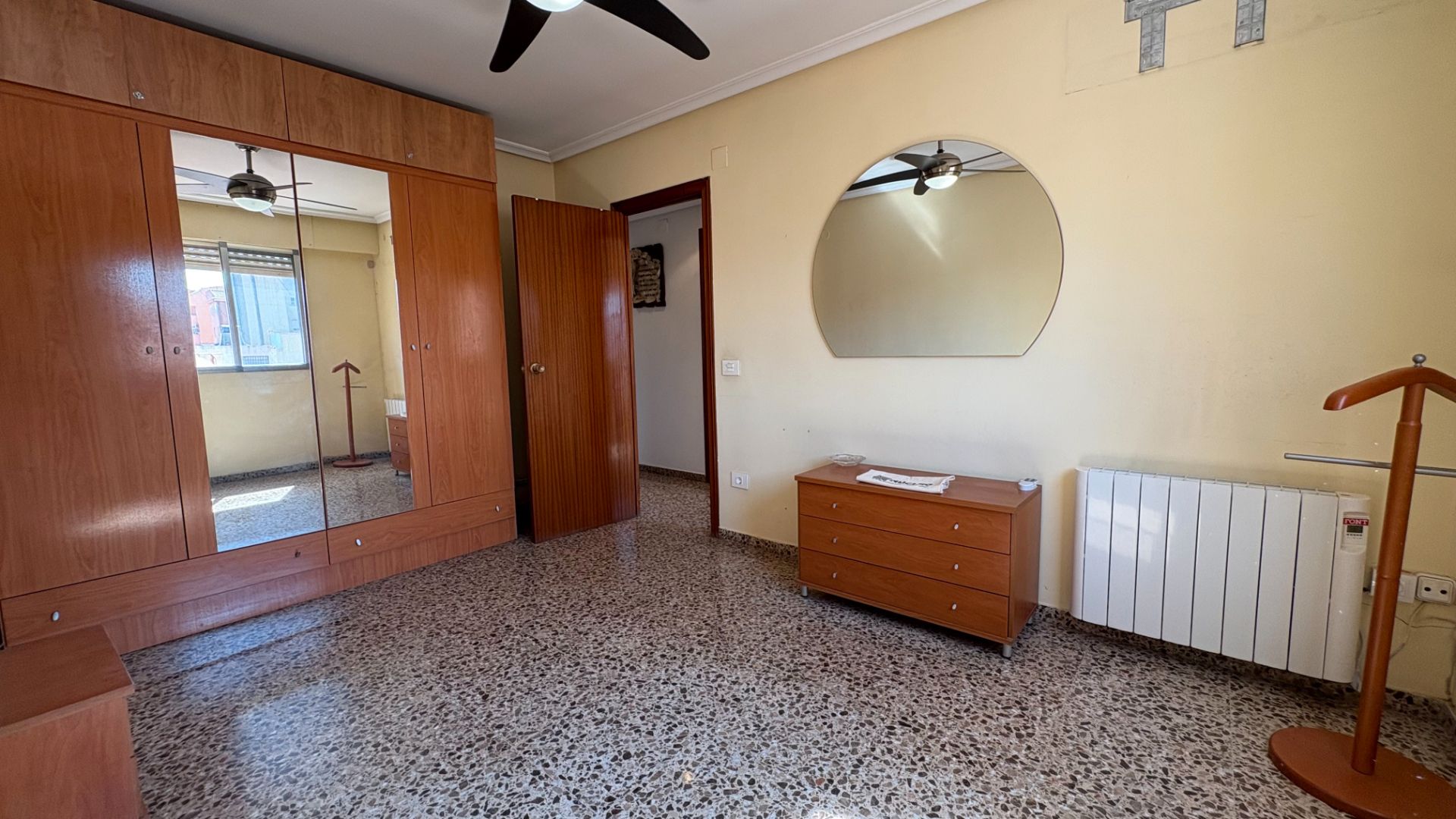 Habitación de Piso en venta en Castellón de la Plana / Castelló de la Plana con Aire acondicionado, Trastero y Amueblado