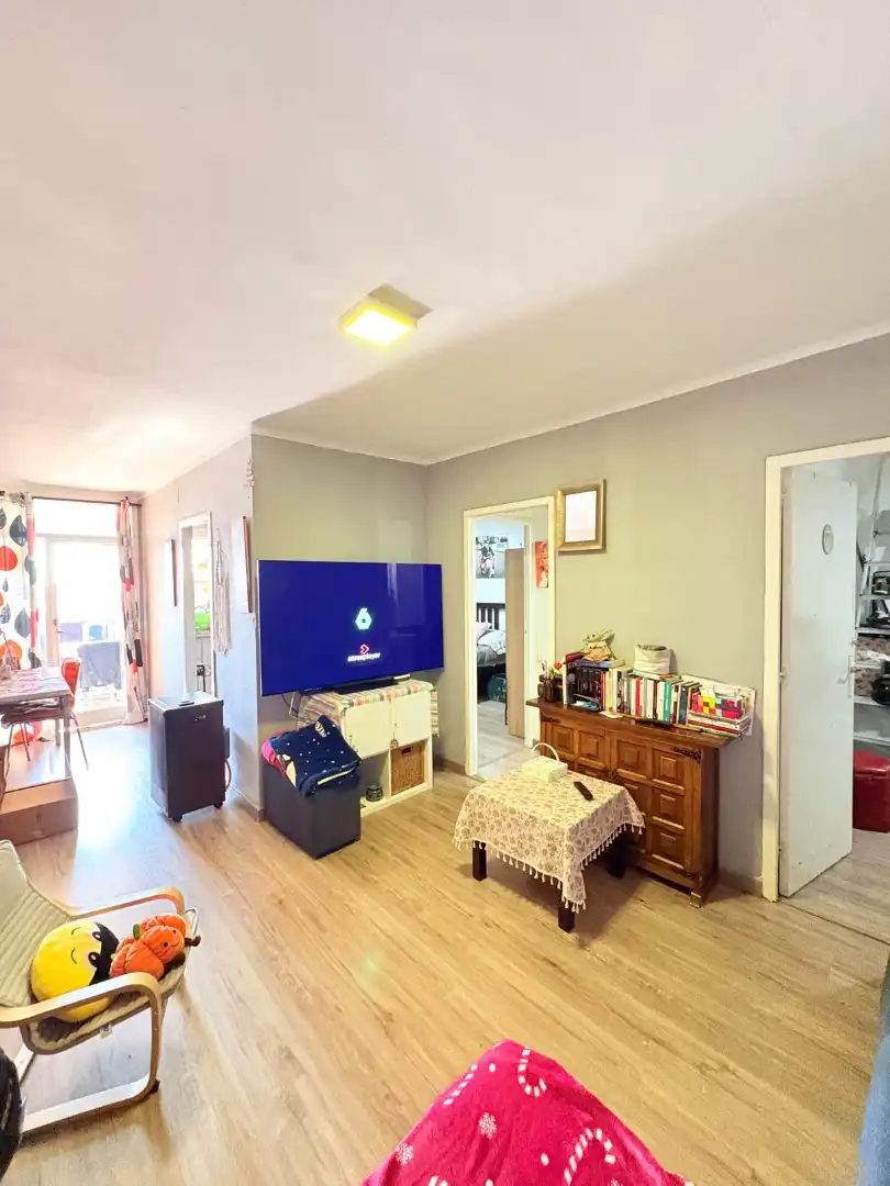 Sala d'estar de Pis en venda en Badalona amb Parquet i Balcó