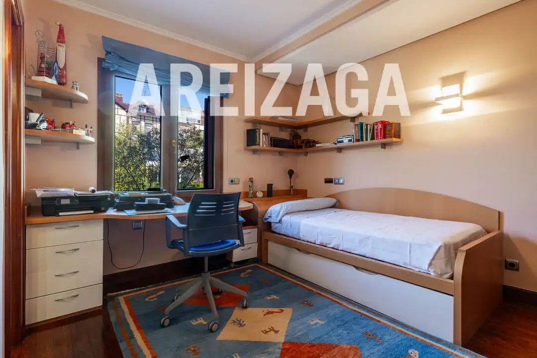 Dormitori de Casa o xalet en venda en Donostia - San Sebastián  amb Aire condicionat, Calefacció i Terrassa