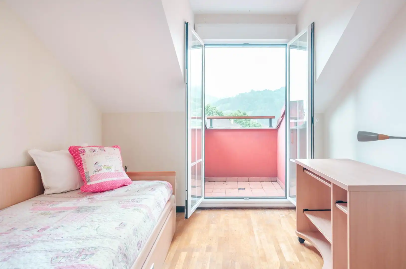 Terraza de Piso en venta en Mieres (Asturias) con Calefacción, Amueblado y Balcón