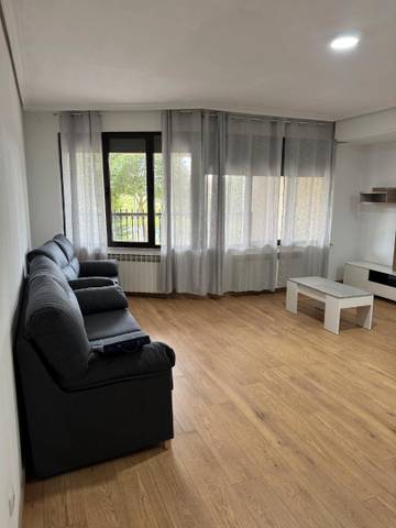 Piso en Alquiler en Plaza de Burgos en Capuchinos - Glorieta - Ciudad Jardín