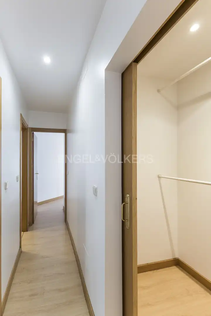 Flat for rent in Madrid  with Air Conditioner, Heating and Furnished