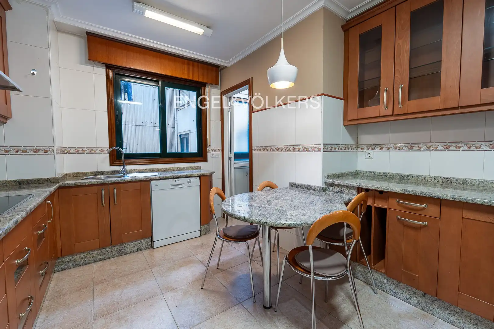 Cocina de Piso de alquiler en Vigo  con Calefacción