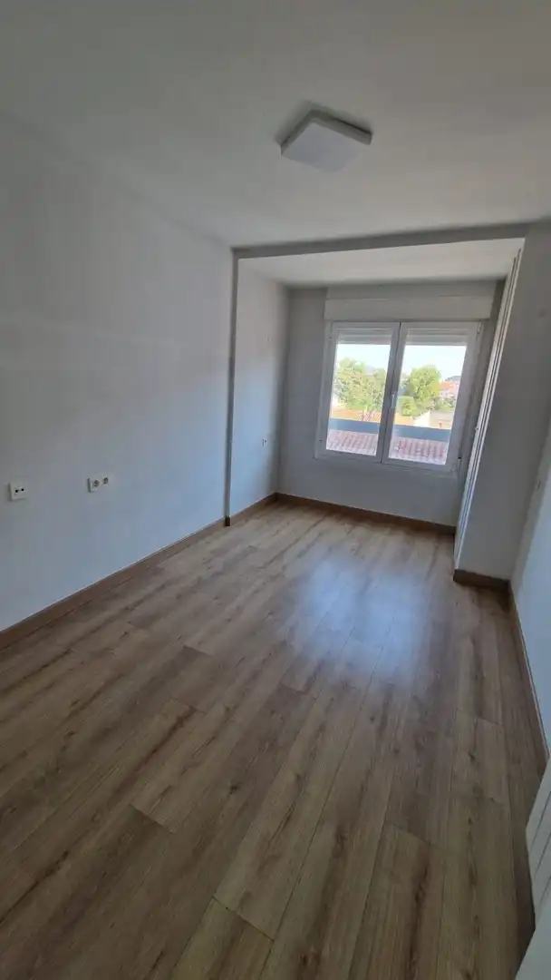 Habitación de Piso en venta en León Capital  con Calefacción, Terraza y Trastero