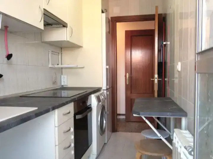 Cuina de Pis de lloguer en Leganés amb Aire condicionat i Moblat