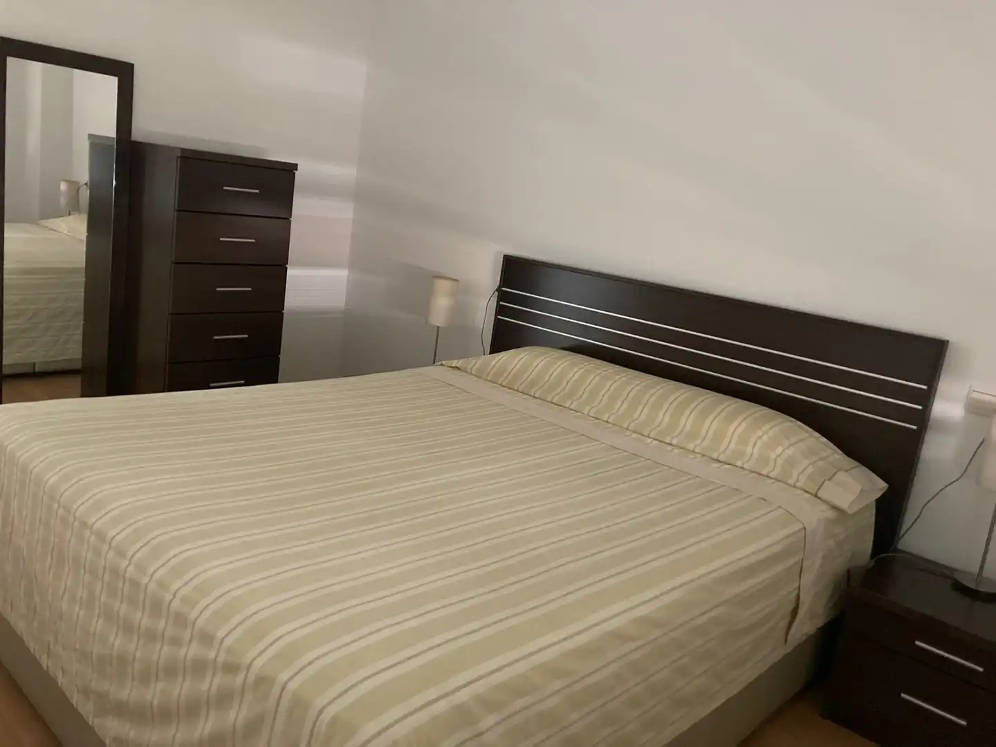 Habitación de Piso de alquiler en Mollet del Vallès con Calefacción, Parquet y Amueblado